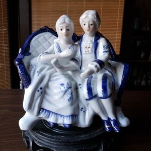 English couple figurine